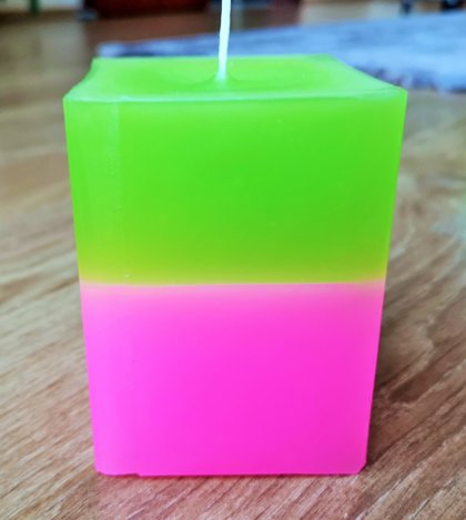 LIELĀ KUBA FORMAS SVECE Zaļš / Rozā