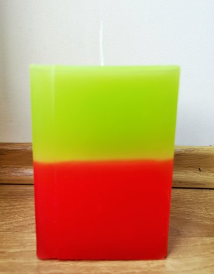 LIELĀ KUBA FORMAS SVECE Zaļš / Sarkans