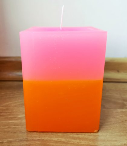 LIELĀ KUBA FORMAS SVECE Rozā / Oranžs